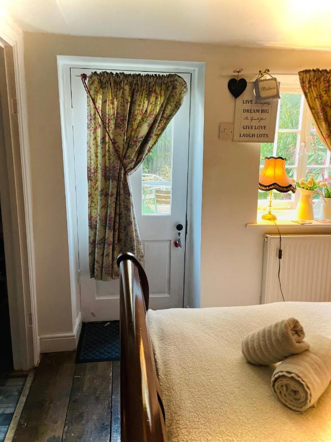 The Beehive, Ground Floor Apartment In Norfolk, No Shared Amenities Downham Market Exterior photo